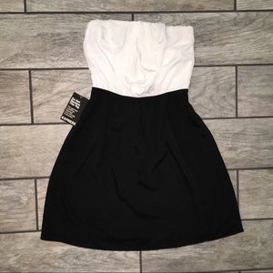 New! Express Women’s Dress Skirt Sz. 0 Black White